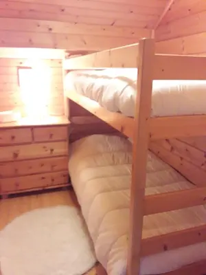 Un ou plusieurs lits superposés dans un hébergement de l'établissement chalet La Vallée