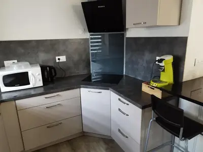 Cuisine ou kitchenette dans l'établissement Appartement avec terrasse 6 personnes PAS DE FETE