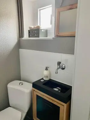 Salle de bains dans l'établissement Superbe appartement duplex à Kaysersberg en Alsace