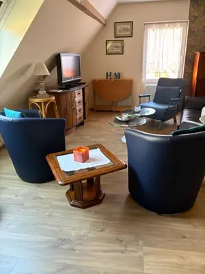 Télévision ou salle de divertissement dans l'établissement L Atypik à L ancienne forge