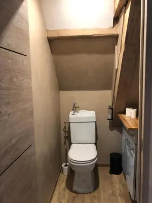 Salle de bains dans l'établissement L Atypik à L ancienne forge