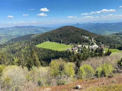 Vue générale sur la montagne ou vue sur la montagne depuis l'appartement