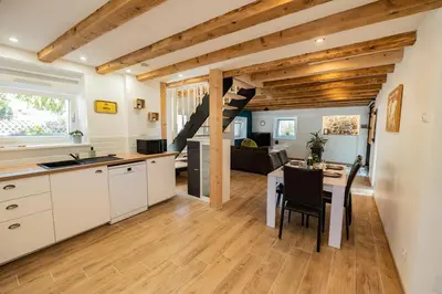 Cuisine ou kitchenette dans l'établissement Gîte de charme refait à neuf, à Rimbach en Alsace.