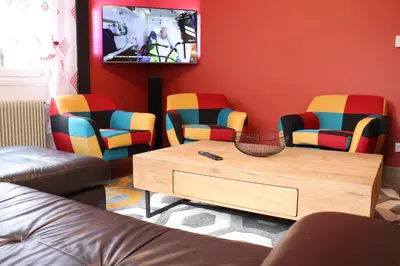 Télévision ou salle de divertissement dans l'établissement Gîte les Pervenches avec Sauna