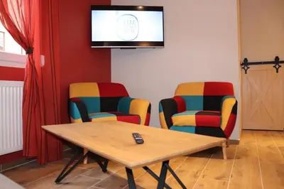 Télévision ou salle de divertissement dans l'établissement Gîte les Eglantines Rez-de-Jardin