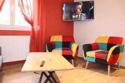 Télévision ou salle de divertissement dans l'établissement Gîte les Eglantines Rez-de-Jardin