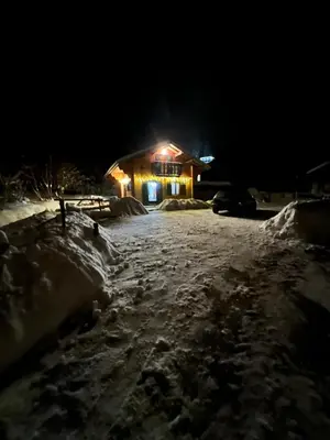 L'établissement Chalet des 2 lacs en hiver