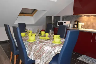 Cuisine ou kitchenette dans l'établissement Rochire Location 1
