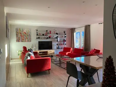 Télévision ou salle de divertissement dans l'établissement L'Escampette, superbe appartement avec terrasse