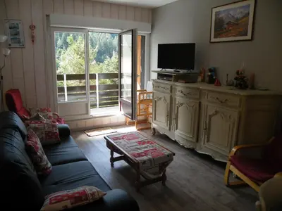 Télévision ou salle de divertissement dans l'établissement Appartement a la montagne ,vue sur les pistes