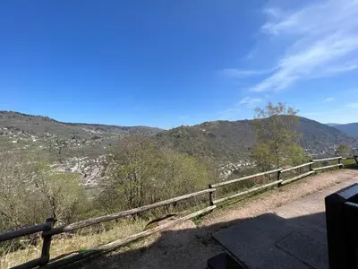 Vue générale sur la montagne ou vue sur la montagne depuis l'appartement