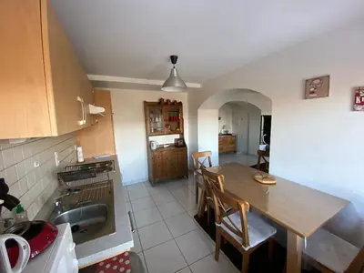 Cuisine ou kitchenette dans l'établissement Appartement cosy à La Bresse avec terrasse, proche des pistes et équipements tout inclus - FR-1-589-407
