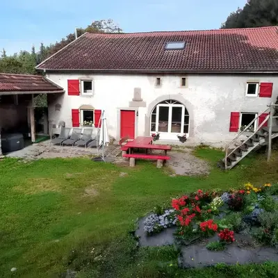 Maison spacieuse à Arrentès-de-Corcieux avec jacuzzi