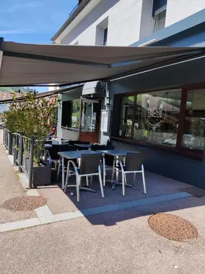 Restaurant ou autre lieu de restauration dans l'établissement Hôtel Influences La Bresse