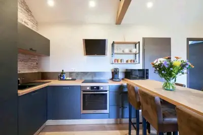 Cuisine ou kitchenette dans l'établissement LOFT neuf avec bain jacuzzi et terrasse