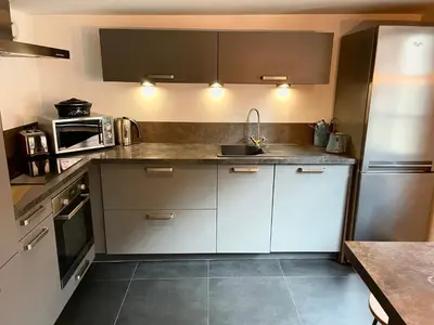 Cuisine ou kitchenette dans l'établissement Appartement chaleureux avec place de parking