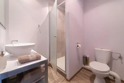 Salle de bains dans l'établissement Maison Mondrian