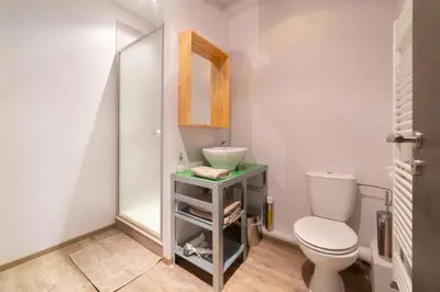 Salle de bains dans l'établissement Maison Mondrian