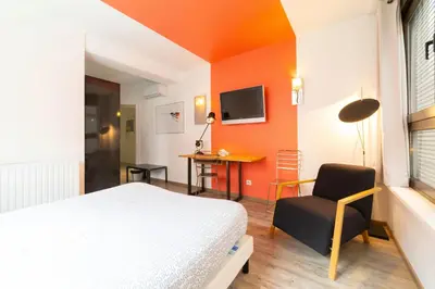 Télévision ou salle de divertissement dans l'établissement Maison Mondrian