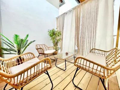 Coin salon dans l'établissement LE ROSACKER - Proche centre ville et gare - Terrasse - Parking gratuit 2 places - 2 chambres - 2 salles de bain - Netflix