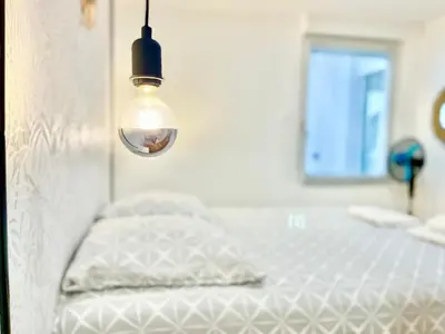Un ou plusieurs lits dans un hébergement de l'établissement LE ROSACKER - Proche centre ville et gare - Terrasse - Parking gratuit 2 places - 2 chambres - 2 salles de bain - Netflix