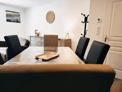 Coin salon dans l'établissement ⁂⁂ LE CHAMOIS Appartement [CLEDICIHOME] / Magnifique vue sur les montagnes / 4 KMs DE GERARDMER ! ⁂⁂