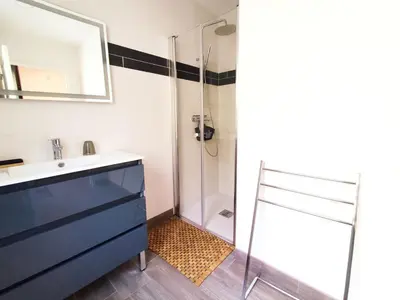 Salle de bains dans l'établissement ⁂⁂ LE CHAMOIS Appartement [CLEDICIHOME] / Magnifique vue sur les montagnes / 4 KMs DE GERARDMER ! ⁂⁂