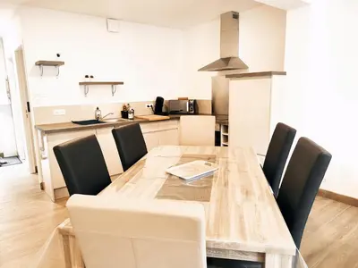Cuisine ou kitchenette dans l'établissement ⁂⁂ LE CHAMOIS Appartement [CLEDICIHOME] / Magnifique vue sur les montagnes / 4 KMs DE GERARDMER ! ⁂⁂