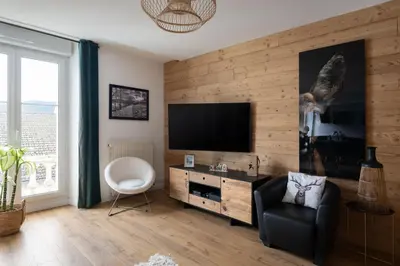 Télévision ou salle de divertissement dans l'établissement Les 2 Biches, hyper centre et spacieux Gérardmer