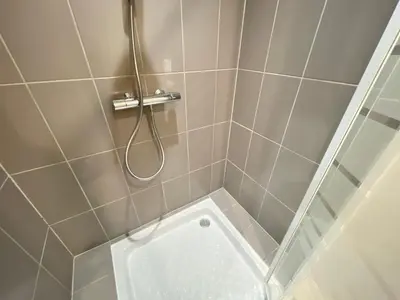Salle de bains dans l'établissement Le Schongauer