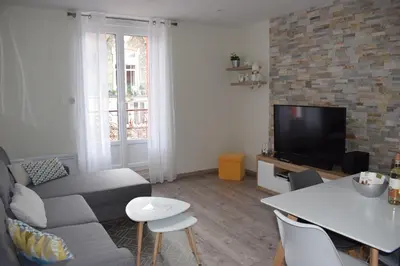 Télévision ou salle de divertissement dans l'établissement Superbe T3 classé 3 étoiles Chez Cathy et Frank situé en plein centre de Gérardmer