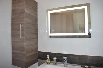 Salle de bains dans l'établissement Superbe T3 classé 3 étoiles Chez Cathy et Frank situé en plein centre de Gérardmer