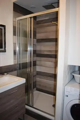 Salle de bains dans l'établissement Superbe T3 classé 3 étoiles Chez Cathy et Frank situé en plein centre de Gérardmer