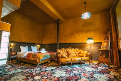 Coin salon dans l'établissement Domaine Bohème I art de vivre