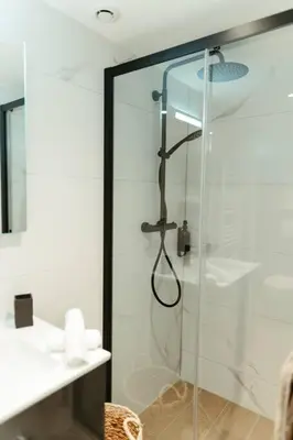 Salle de bains dans l'établissement La Villetta SPA -logement atypique