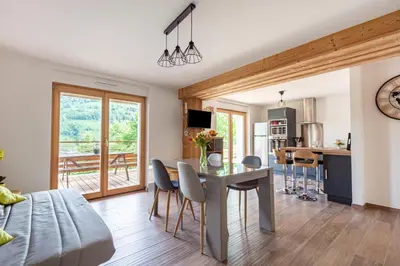 Cuisine ou kitchenette dans l'établissement Le Planois