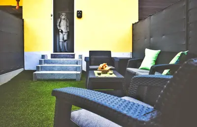 Coin salon dans l'établissement GALAXY SPA-4 Pers-Jacuzzi-Insolite-Parking-Jardin-Clim-Colmar