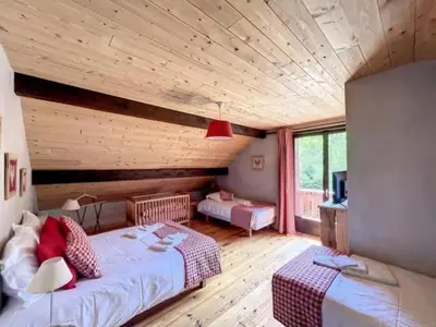 Un ou plusieurs lits dans un hébergement de l'établissement LES CIMES BLANCHES CLEDICIHOME Chalet 10 pers SPA & Grand terrain 4 MINUTES DES PISTES