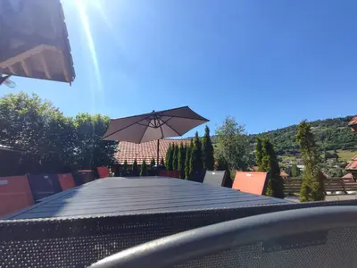 Vue générale sur la montagne ou vue sur la montagne depuis le chalet