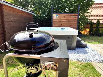 Barbecue disponible mis à disposition des clients de le chalet