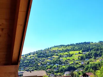 Vue générale sur la montagne ou vue sur la montagne depuis le chalet