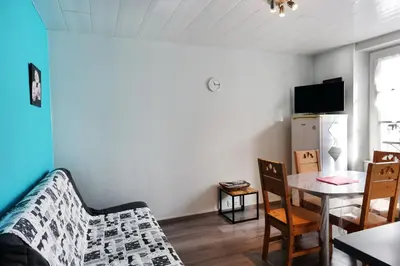 Télévision ou salle de divertissement dans l'établissement Appartement Rue du lac