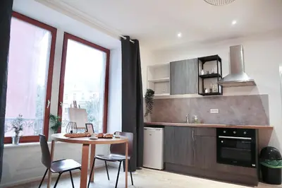 Cuisine ou kitchenette dans l'établissement Le BarberShop, centre ville, parking gratuit