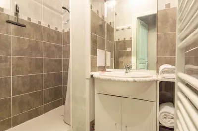 Salle de bains dans l'établissement Le Montagnard