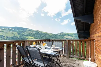 Vue générale sur la montagne ou vue sur la montagne depuis l'appartement