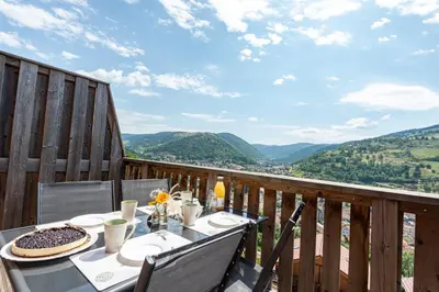 Vue générale sur la montagne ou vue sur la montagne depuis l'appartement