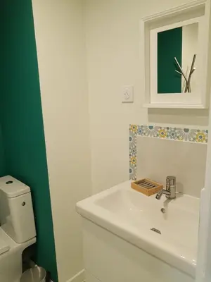 Salle de bains dans l'établissement Studio calme et lumineux avec terrasse