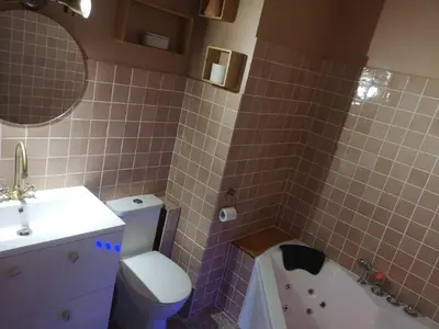 Salle de bains dans l'établissement Le Petit Astro parking privé