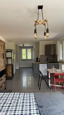 Cuisine ou kitchenette dans l'établissement Le Pic Noir