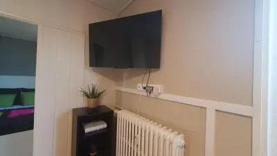 Télévision ou salle de divertissement dans l'établissement Le Bienvenue à Colmar - Parking Privé Inclus, Centre à Deux Pas